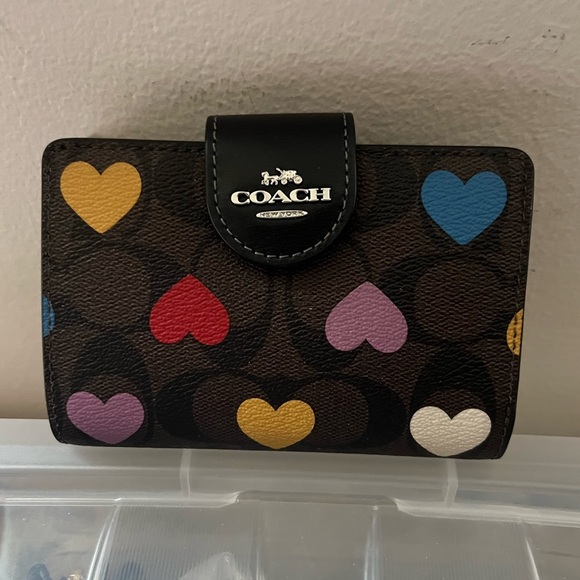 Coach Medium Corner Zip Wallet In Signature Canvas With Heart Print - Picture 2 of 6